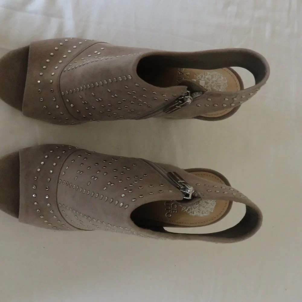 Vince Camuto Studded Suede shoes NWT 7 M